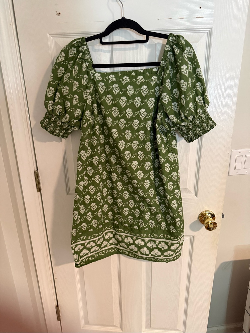 Society Social x Crown & Ivy Green Floral Puff‑Sleeve Dress – Size S